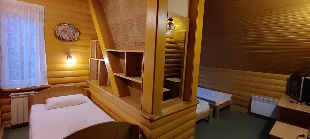 Лелеч Otel Tatariv Dış mekan fotoğraf