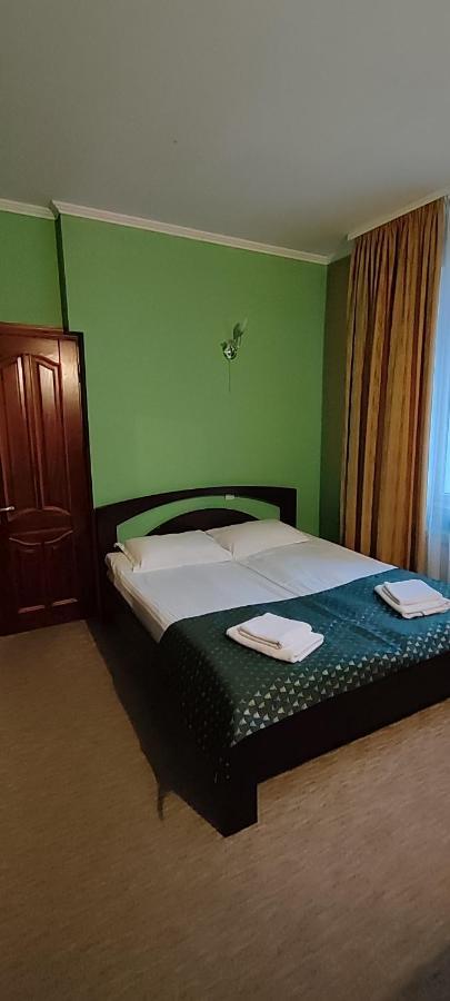 Лелеч Otel Tatariv Dış mekan fotoğraf