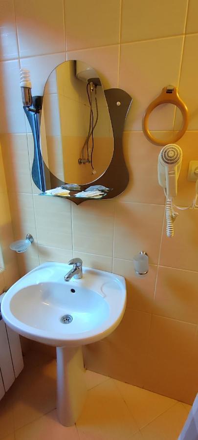 Лелеч Otel Tatariv Dış mekan fotoğraf
