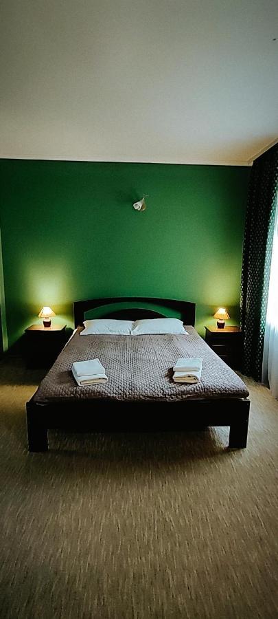 Лелеч Otel Tatariv Dış mekan fotoğraf