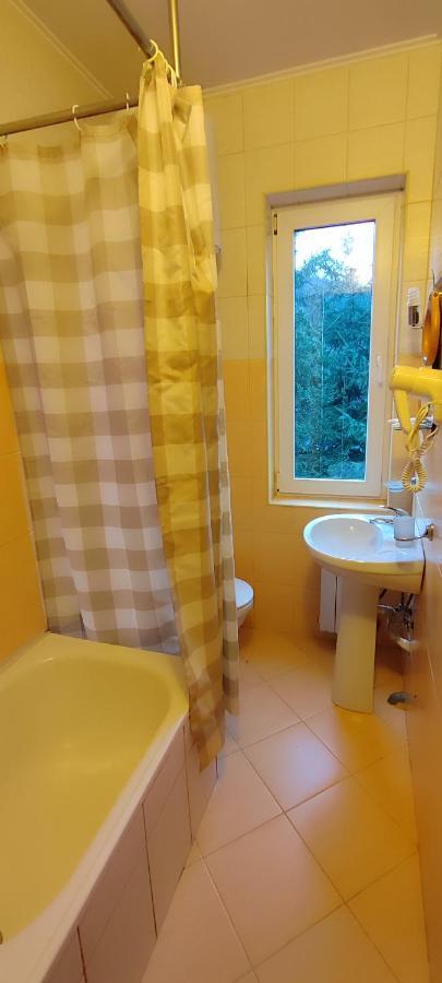 Лелеч Otel Tatariv Dış mekan fotoğraf