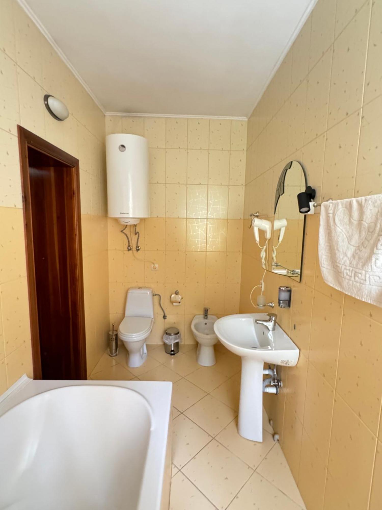 Лелеч Otel Tatariv Dış mekan fotoğraf