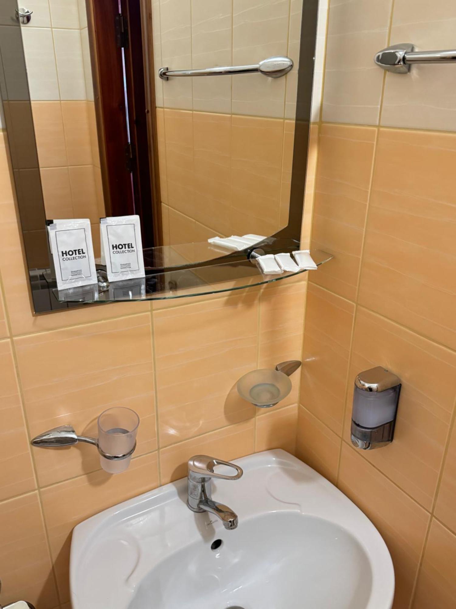 Лелеч Otel Tatariv Dış mekan fotoğraf