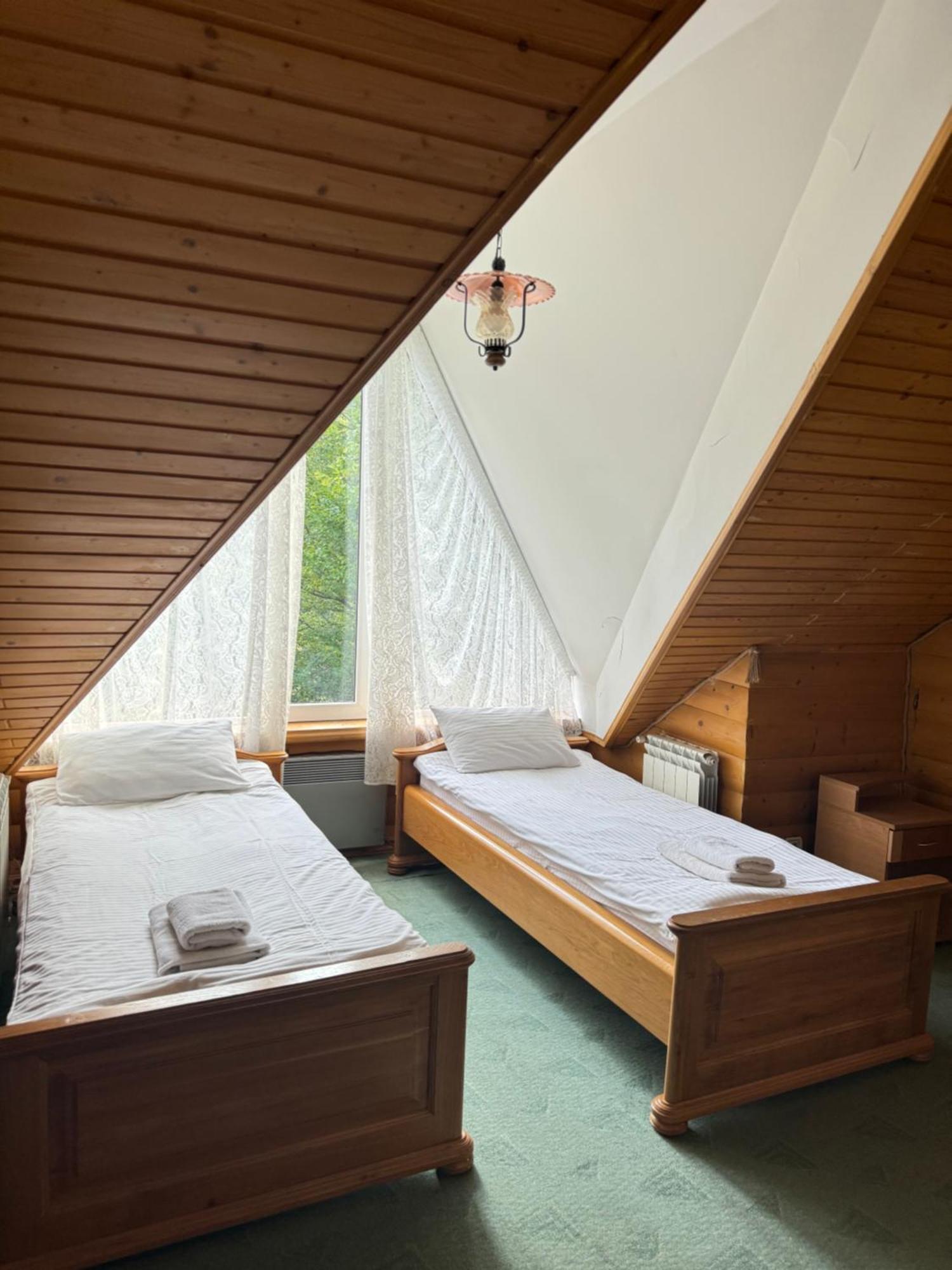 Лелеч Otel Tatariv Dış mekan fotoğraf