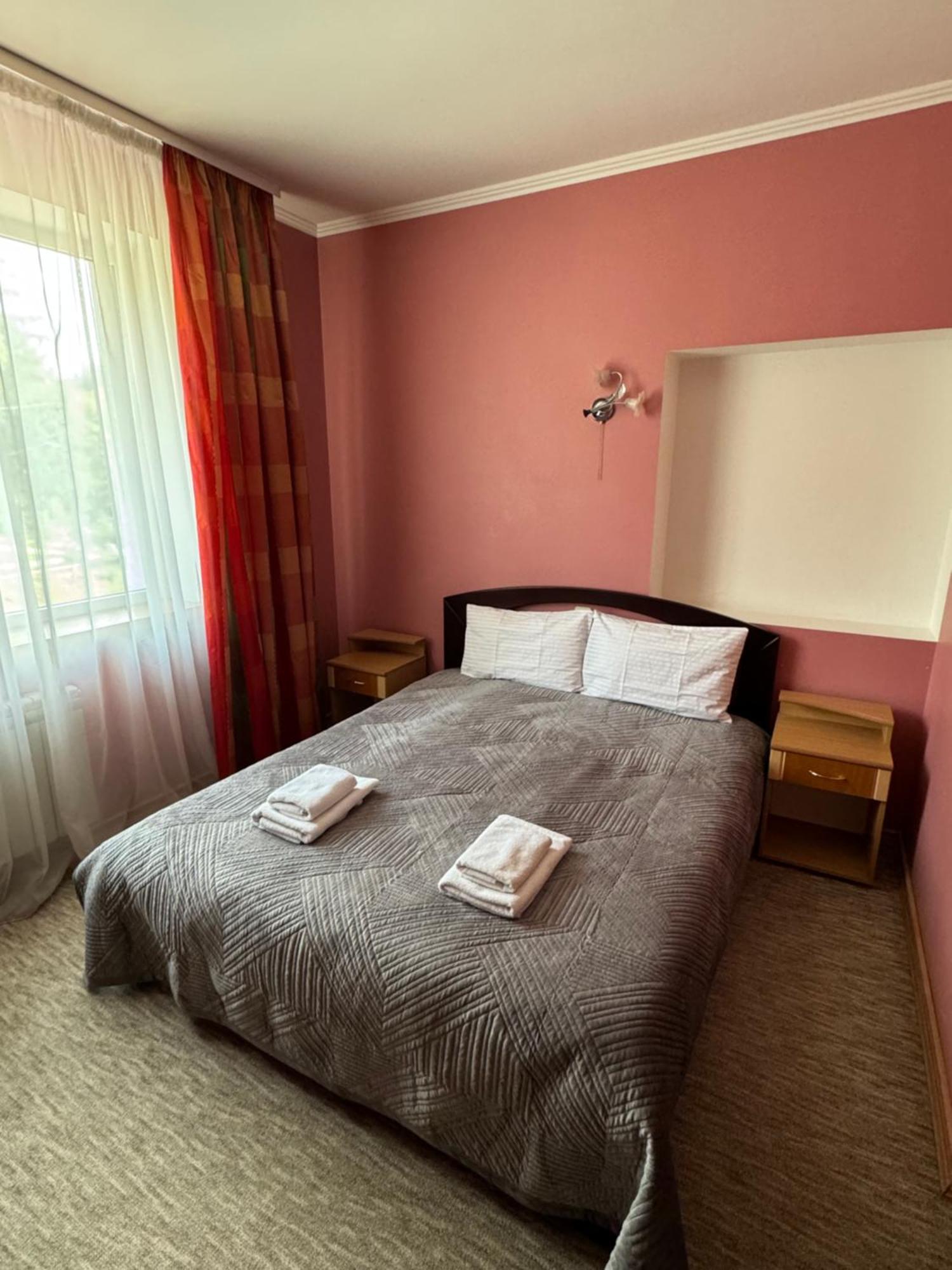 Лелеч Otel Tatariv Dış mekan fotoğraf