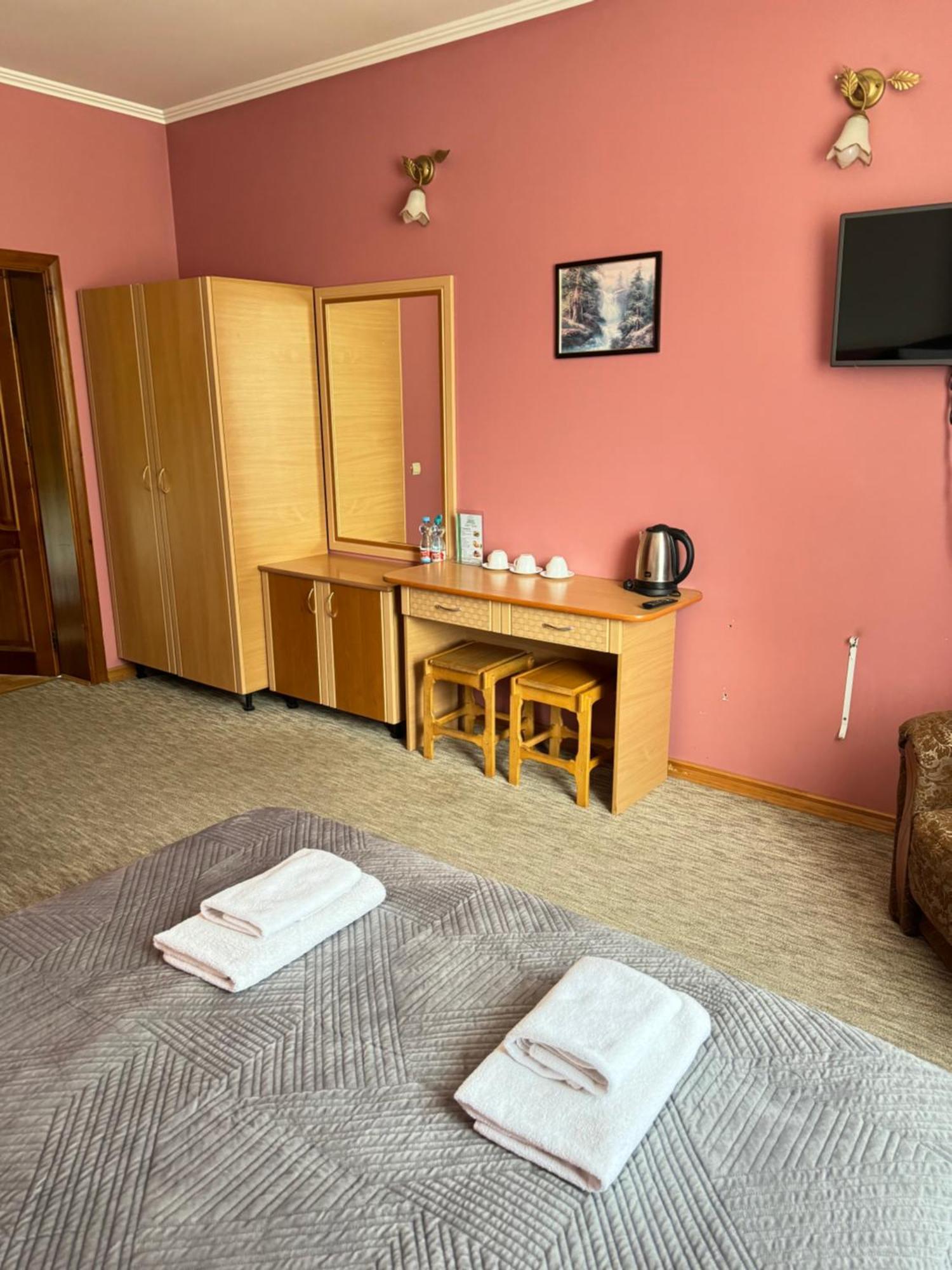 Лелеч Otel Tatariv Dış mekan fotoğraf